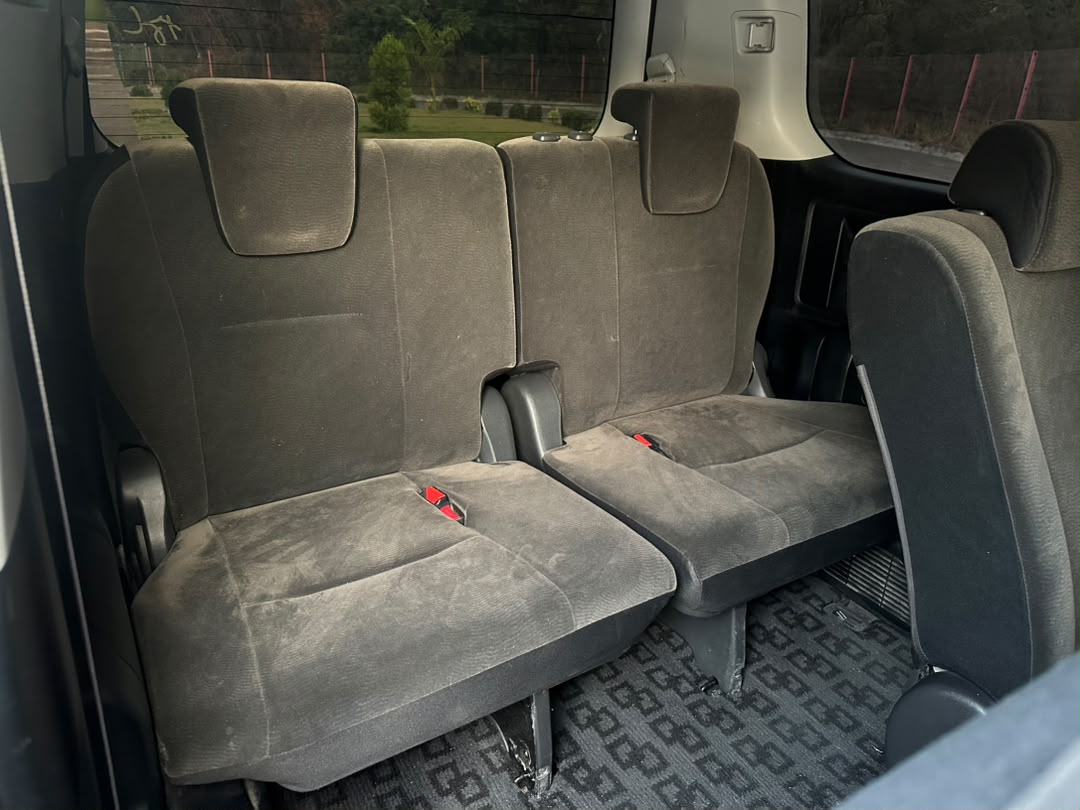 Toyota Noah new thumbnail 7